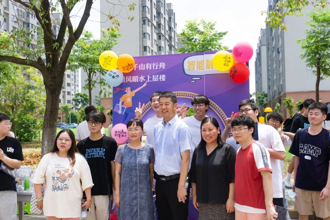 新葡的京集团8814vip2022毕业典礼：掌声欢送你们奔赴下一场山海…