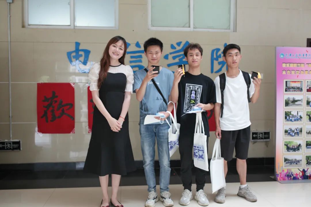 新葡的京集团8814vip2022毕业典礼：掌声欢送你们奔赴下一场山海…