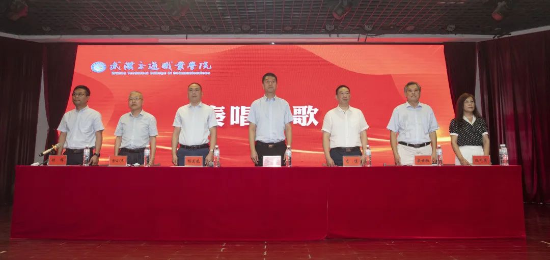 新葡的京集团8814vip2022毕业典礼：掌声欢送你们奔赴下一场山海…