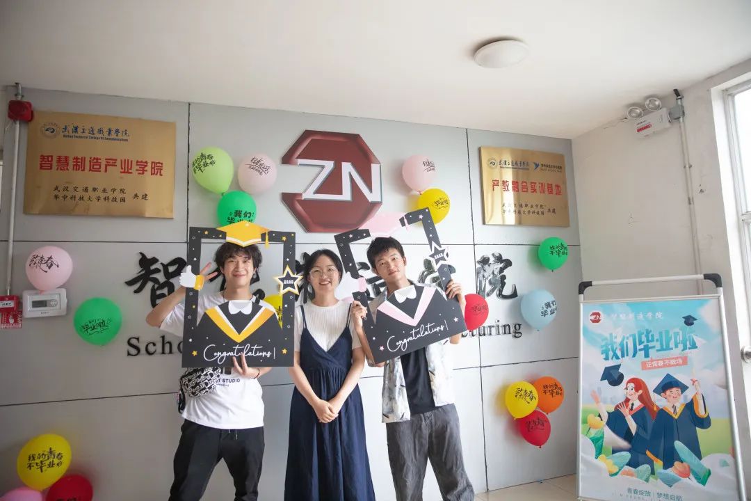 新葡的京集团8814vip2022毕业典礼：掌声欢送你们奔赴下一场山海…