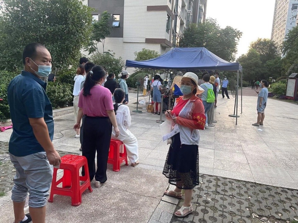 “疫”线奋战！新葡的京集团8814vip下沉党员助力黄家湖社区疫情防控